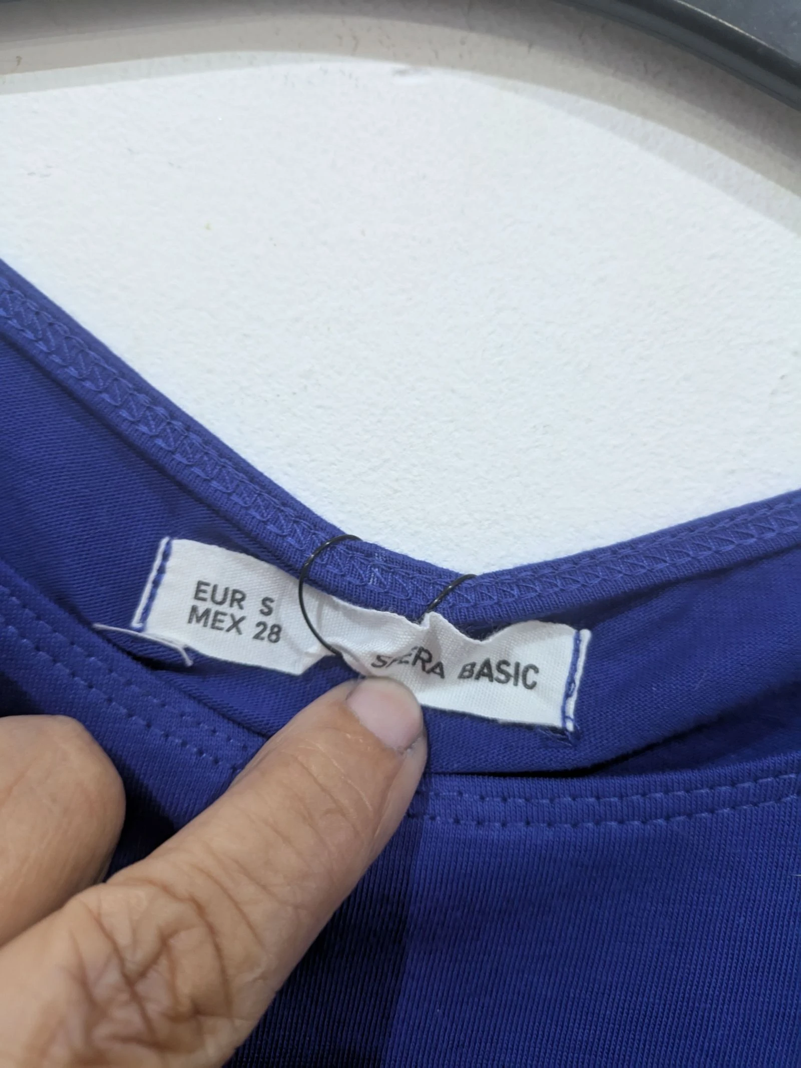 Camiseta Azul Eléctrico con Mangas de Volantes – Talla S de Sfera  – photo 3